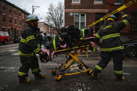 Aumenta a 7 el número de muertos en incendio de una fábrica de chocolate en Pensilvania