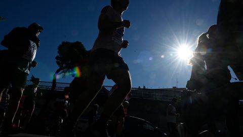 El corredor se desplomó al cruzar la meta. / Foto: Getty Images