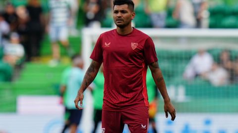 Jesús Corona durante un partido de pretemporada con Sevilla ante Sporting CP.