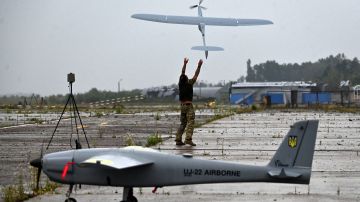La imagen muestra una pista con drones ucranianos de batalla.
