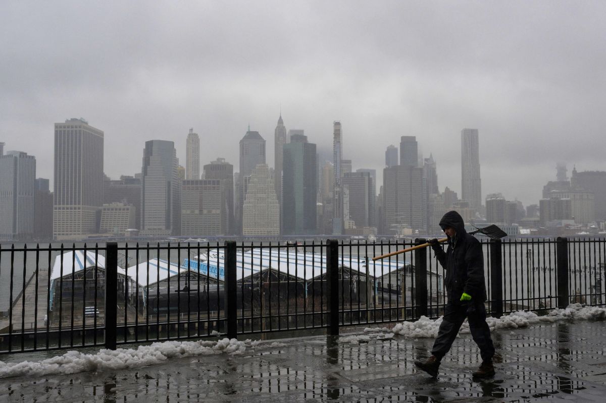 They warn of a snowstorm that could impact New York