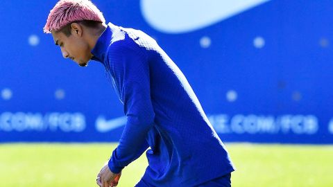 Julián Araujo entrenando con el Barcelona.