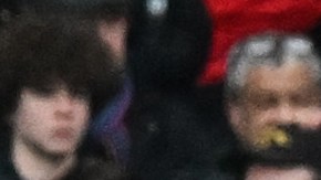 El mediocampista danés del Bournemouth Philip Billing (C) celebra después de marcar el primer gol de su equipo en la jornada contra el Arsenal en el Emirates Stadium.