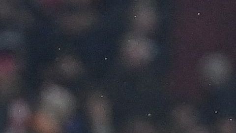 Lionel Messi abandona la cancha luego de la eliminación del PSG.