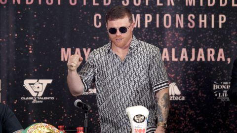 Canelo Álvarez durante la rueda de prensa de presentación de su combate ante John Ryder.