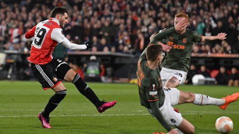 Santiago Giménez lleva cinco goles en la Europa League. / Foto: Getty Images