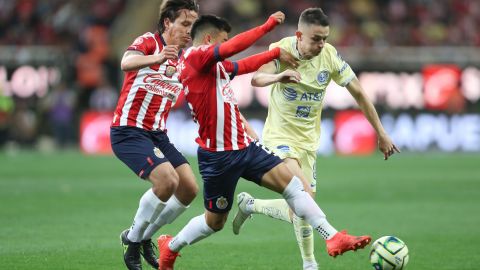 Las Águilas del América se impusieron a las Chivas con un marcador de 4-2. / Foto: Getty Images