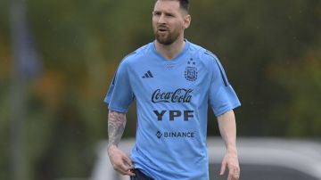 Messi en entrenamiento con la selección Argentina.