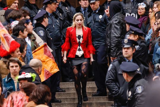 Mira las fotos de Lady Gaga como Harley Quinn en el rodaje de la secuela de ‘Joker’