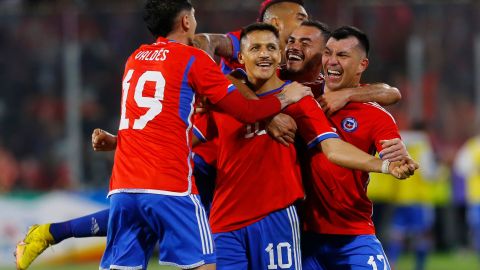 Alexis Sánchez celebra el gol desde el córner ante Paraguay.