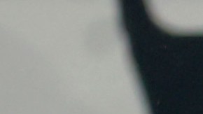 Edson Álvarez tras un choque con un rival.