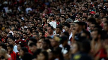 Fanáticos de Flamengo durante el juego ante Vasco Da Gama.