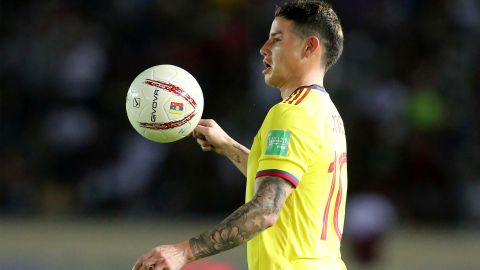 James es jugador del Olympiacos de la liga de Grecia.