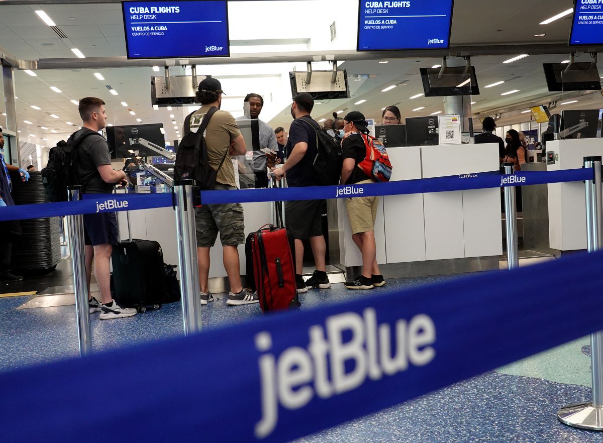 Pasajeros de JetBlue Airlines en el Aeropuerto Internacional de Fort Lauderdale, Florida. 