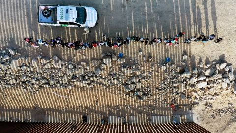 También las agencias fronterizas utilizan drones en la vigilancia .