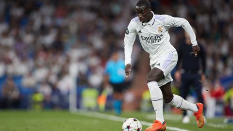 Mendy atraviesa por una temporada atropellada debido a las lesiones.