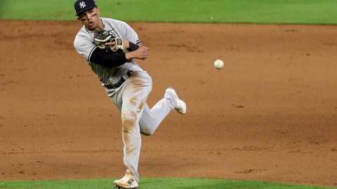 El joven jugador venezolano perdió el campocorto de los Yankees ante Anthony Volpe.