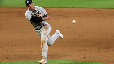 El joven jugador venezolano perdió el campocorto de los Yankees ante Anthony Volpe.