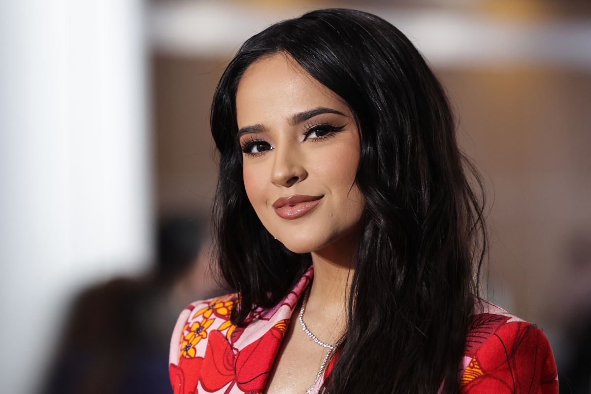 Becky G ignores the press and does not confirm if there will be a wedding with Sebastian Lletget after the infidelity