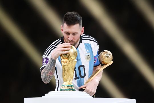 Lionel Messi habría gastado más de $200,000 dólares en 35 iPhones de oro para el equipo argentino campeón en Qatar 2022