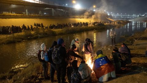 Según medio locales el retraso migratorio y las condiciones humanitarias fueron los motivos de los migrantes para este hecho.