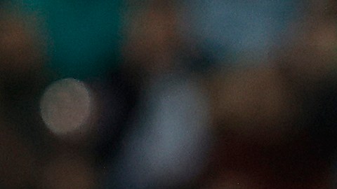 El futbolista mexicano se comprometió con su novia, la colombiana Viviana Serna.