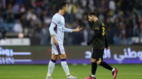 Cristiano Ronaldo y Messi en el partido amistoso entre el PSG y las estrellas de Arabia Saudita.