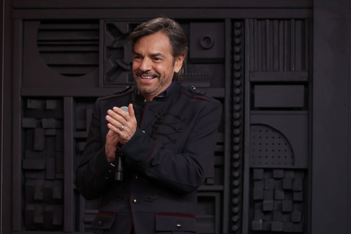 Eugenio Derbez posed with Brendan Fraser and claims to have been with “one of the best”
