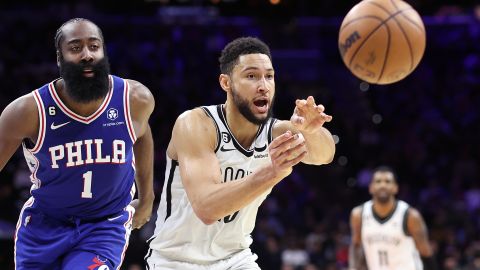 Ben Simmons (D) sólo ha jugado 33 partidos esta temporada con los Nets.