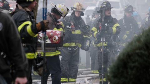 Se necesitó más de 50 unidades y más de 200 bomberos para sofocar el incendio de gran magnitud.