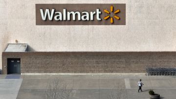Walmart Arkansas insecto gigante