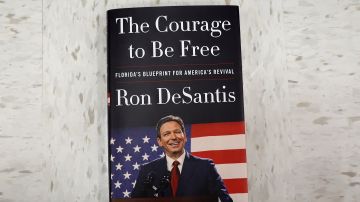 DeSantis, abogado, excongresista y excombatiente en Irak, ofrece en el libro su "receta" para el "renacimiento" de Estados Unidos
