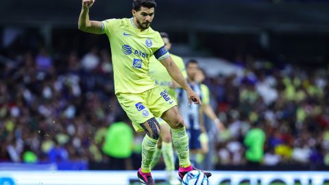 El delantero mexicano llenó de elogios a su contrincante Víctor "Pocho" Guzmán y reveló que ya desea jugar contra él en el Clásico Nacional.