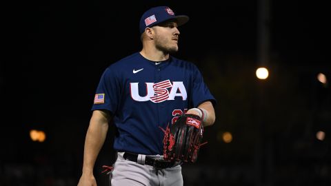 Mike Trout con el uniforme de EE.UU.