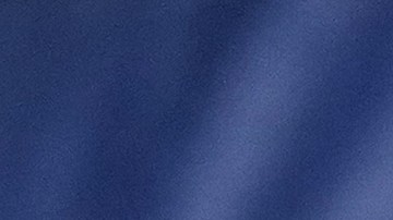 Karim Benzema es atendido de su lesión en la tibia.