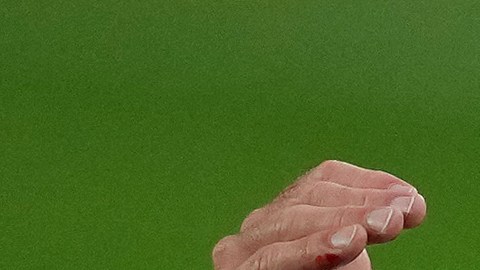 Dani Carvajal se tiró al suelo tras recibir un manotazo de Gavi.