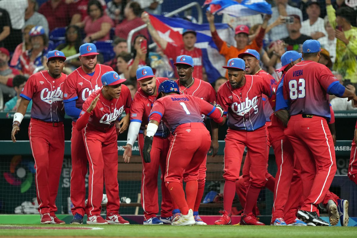 Pelotero de Cuba abandona la selección y se convierte en el primer