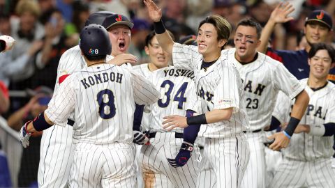 Japón celebra el cuadrangular de Masataka Yoshida que igualó las acciones 3-3 ante México.