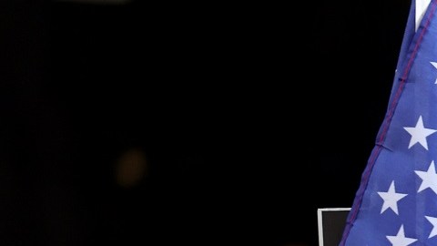 En Manhattan hay manifestantes a favor y en contra de Donald Trump.