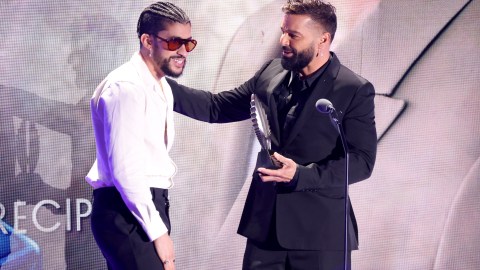 Ricky Martín fue el encargado de entregar tan importante reconocimiento a Bad Bunny.