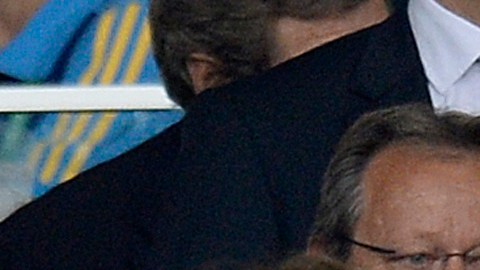 La familia de Piqué esperan con ansias que Shakira salga de España.