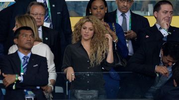 La familia de Piqué esperan con ansias que Shakira salga de España.