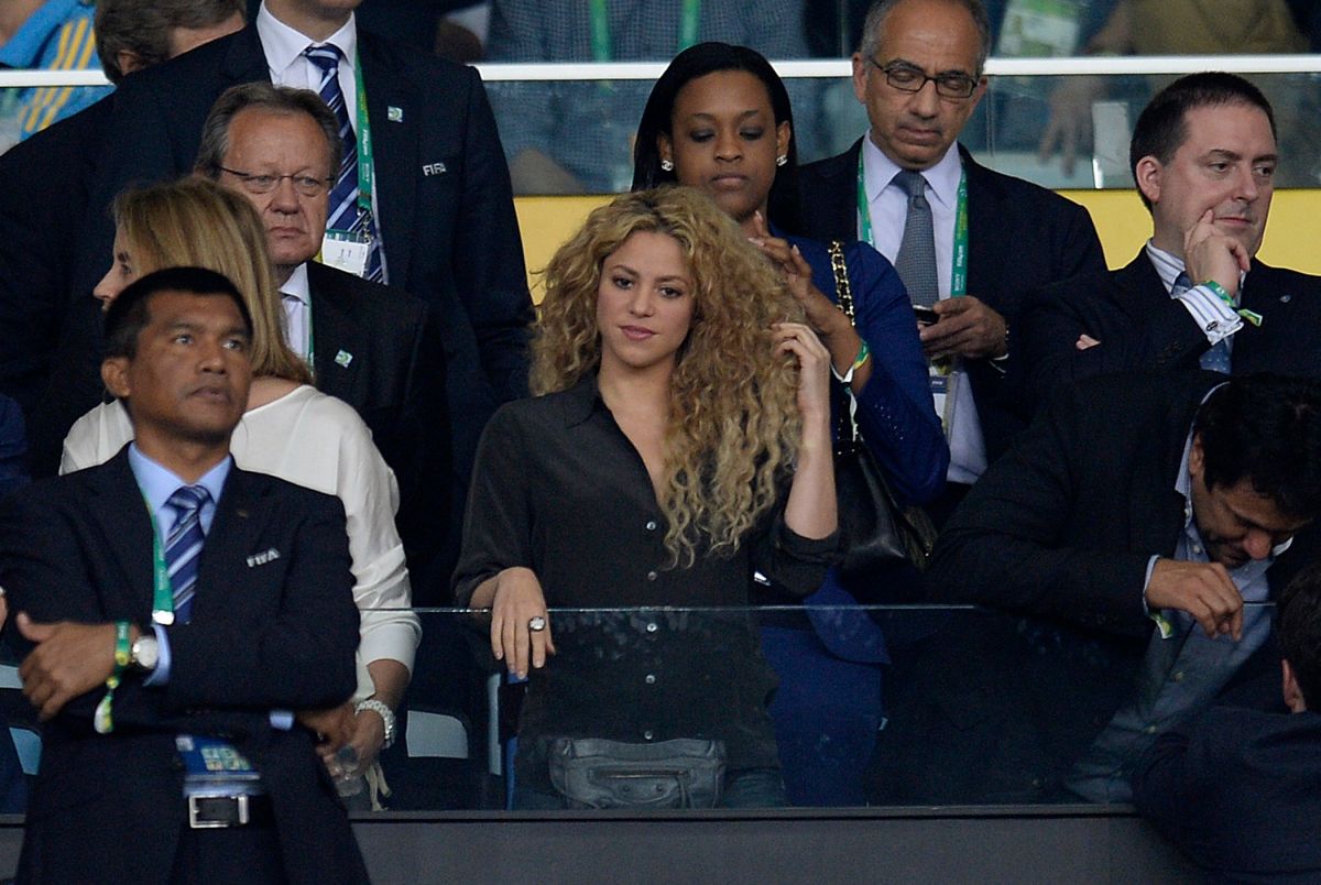 La familia de Piqué esperan con ansias que Shakira salga de España. 
