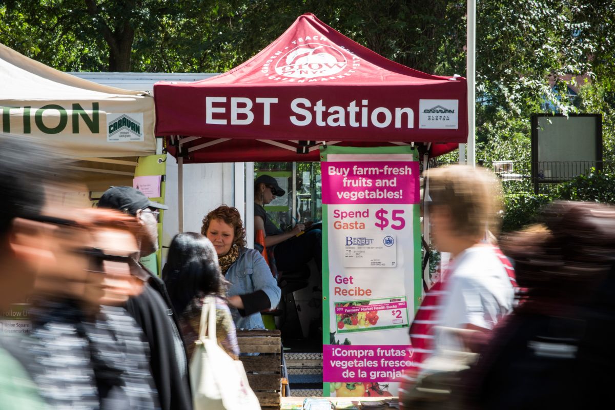 Algunos mercados ambulantes aceptan la tarjeta EBT para alimentos.