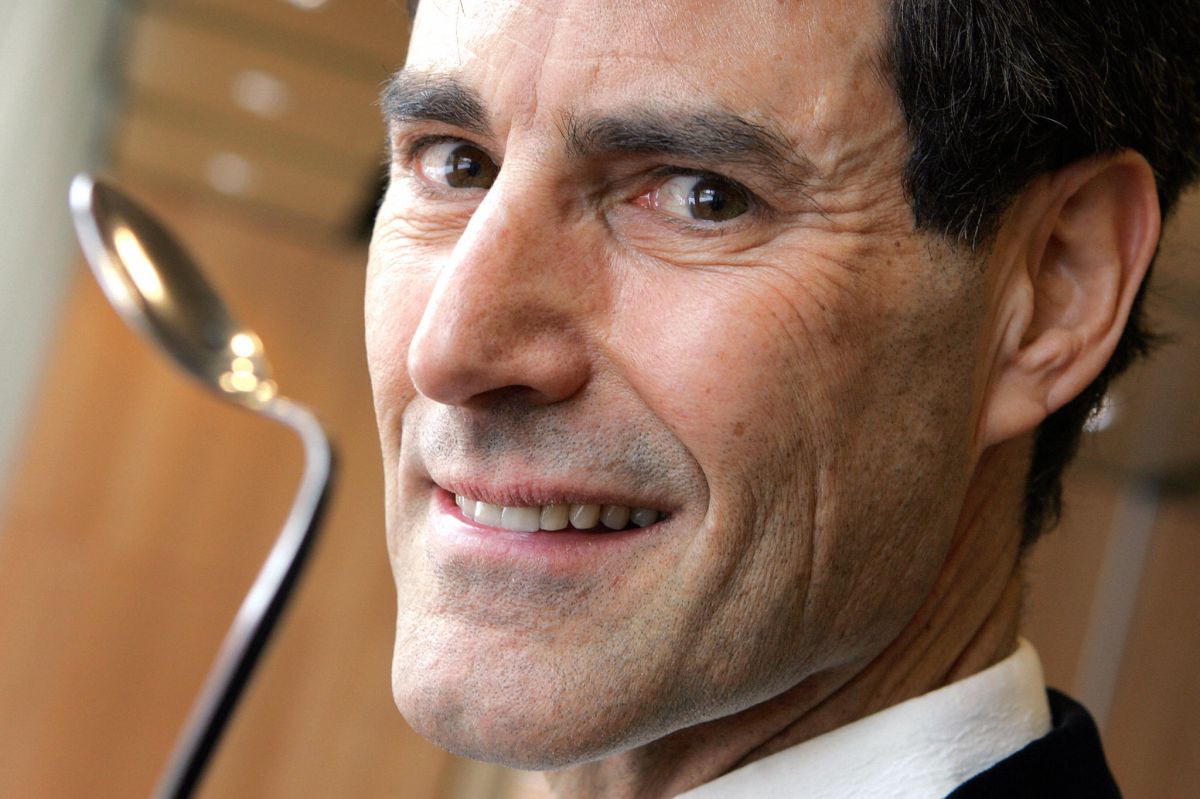 Illusionist Uri Geller is asking for more than $9 million for his Berkshire mansion