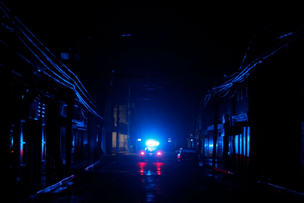 Una patrulla policial en una calle de San Juan, Puerto Rico.
