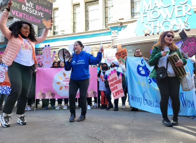 Trabajadoras de salones de uñas exigen mejores condiciones laborales en NY 