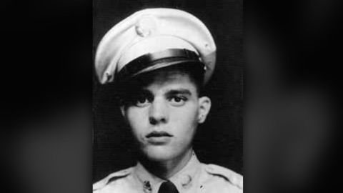 El Sargento del Ejército de Estados Unidos, Lawrence J. Robidoux.