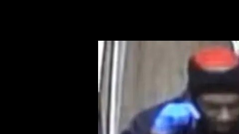 Dos de los sospechosos fueron vistos después en cámaras de seguridad en una tienda de delicatessen.