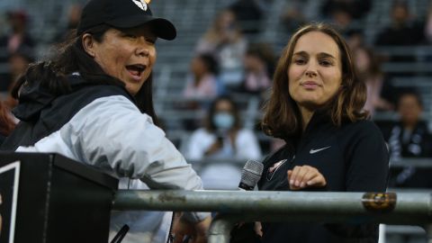 Actriz Natalie Portman quiere hacer historia con su equipo de fútbol femenino